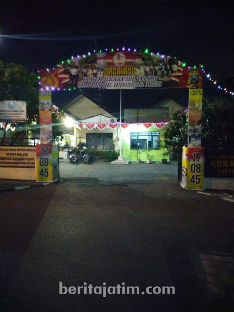 Merah Putih Jadi Model Gapura Polsek Karangploso Polres Malang