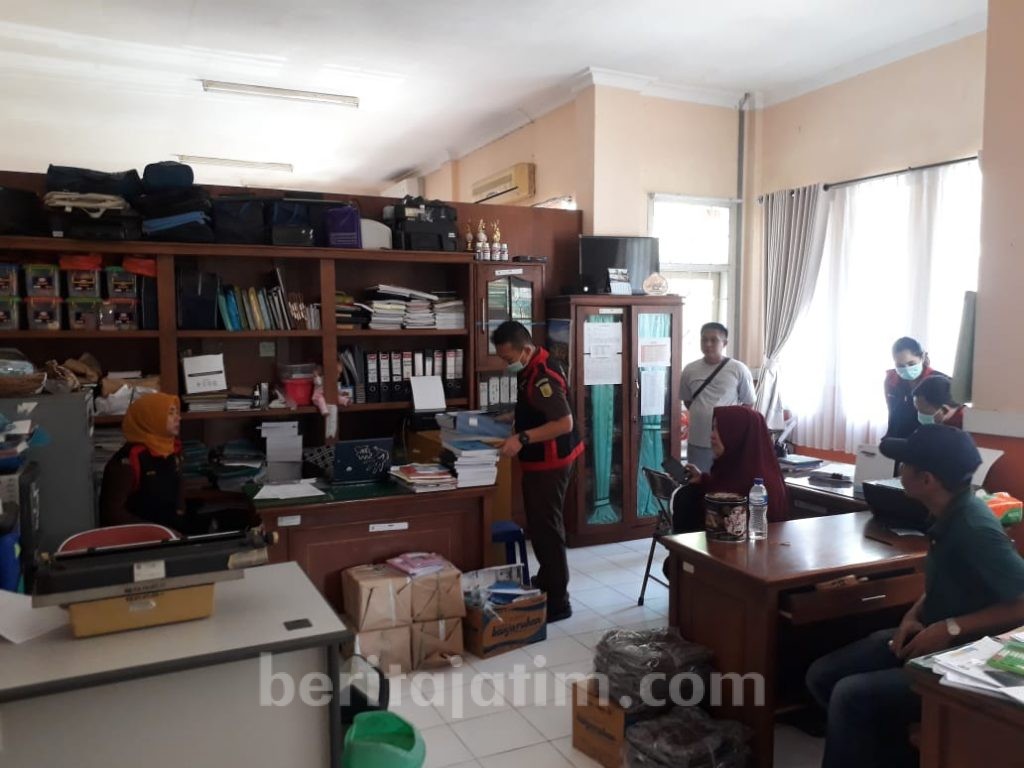 Kejaksaan Negeri Kabupaten Malang Geledah Kantor Dinkes