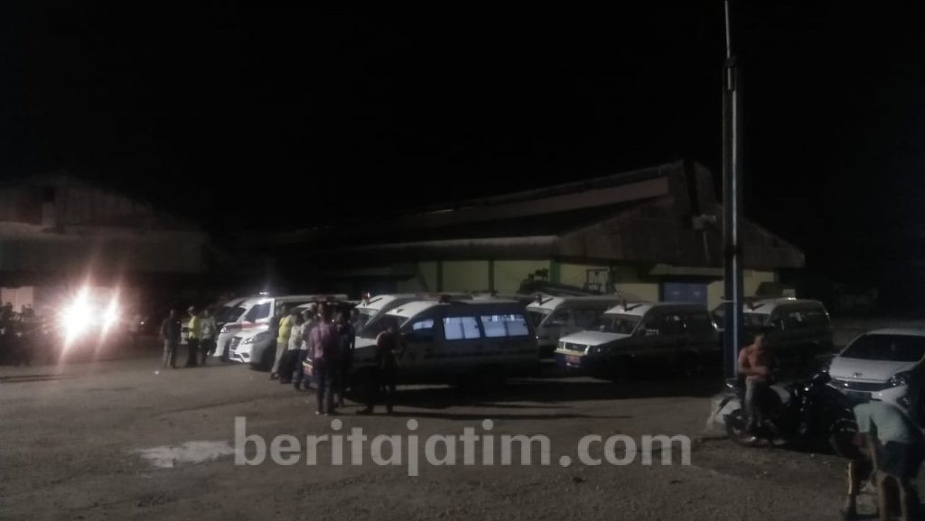 Korban Dievakuasi ke Pelabuhan Kalianget, Belasan Ambulans Disiagakan