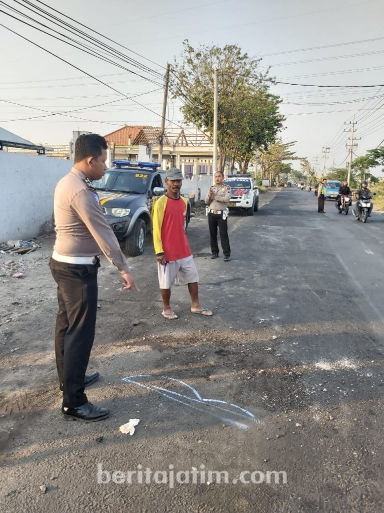Dahului Dump Truk, Seorang PNS di Gresik Tewas Terlindas