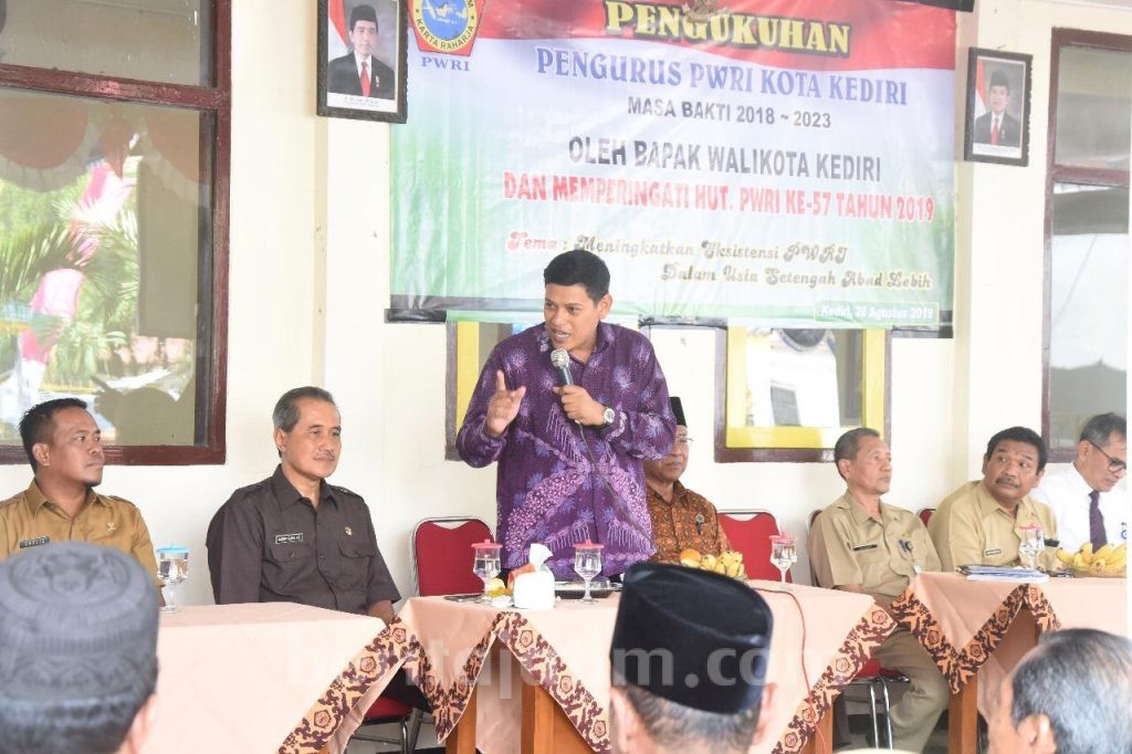 Mas Abu Beber Jurus Kunci Hidup Sehat pada Anggota PWRI Kota Kediri