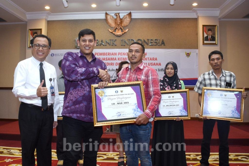 Apresiasi Kerjasama Mitra, Walikota Kediri Beri Piagam Penghargaan TPID