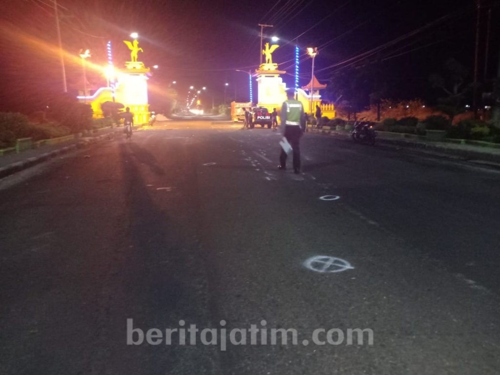 Sepeda Motoran Bonceng Tiga, Warga Sumenep Meninggal Hantam Truk