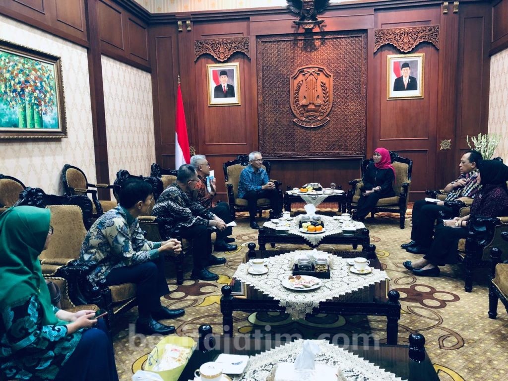 Gubernur Khofifah Ingin Smelting Ikut Hijaukan Perkemahan Cerme