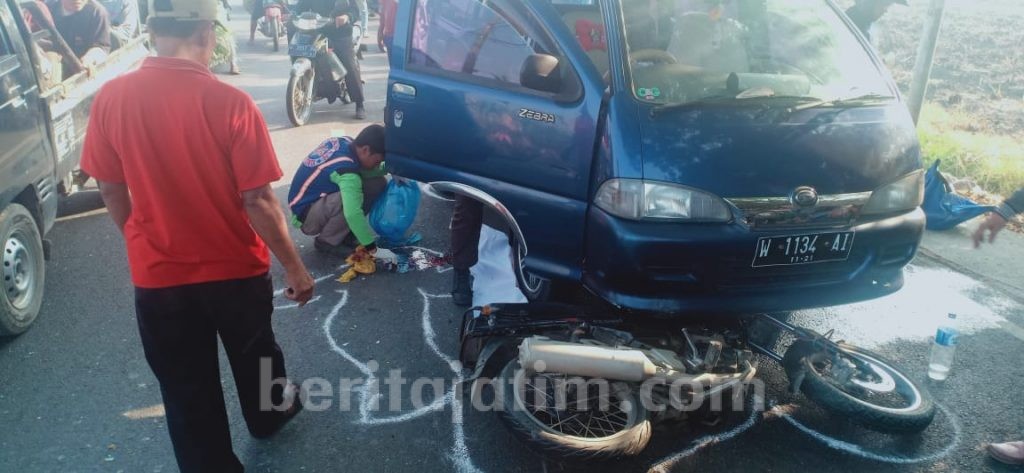 2 Kendaraan Kecelakaan, Pejalan Kaki Kehilangan Nyawa di Mojokerto