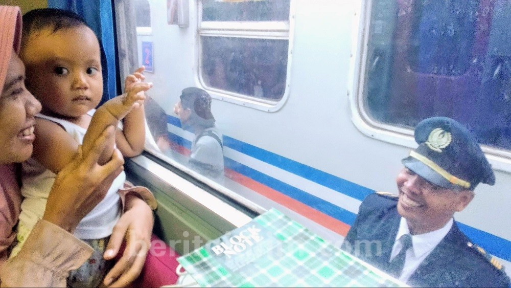 Hari Ini Naik Kereta Lokal di Daop 9 Jember Gratis