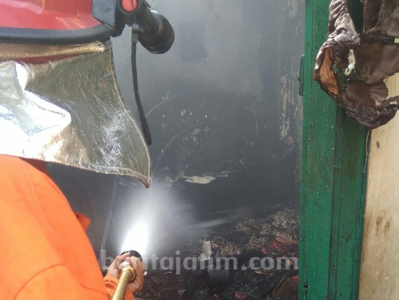 Rumah di Mojokerto Dilalap Si Jago Merah