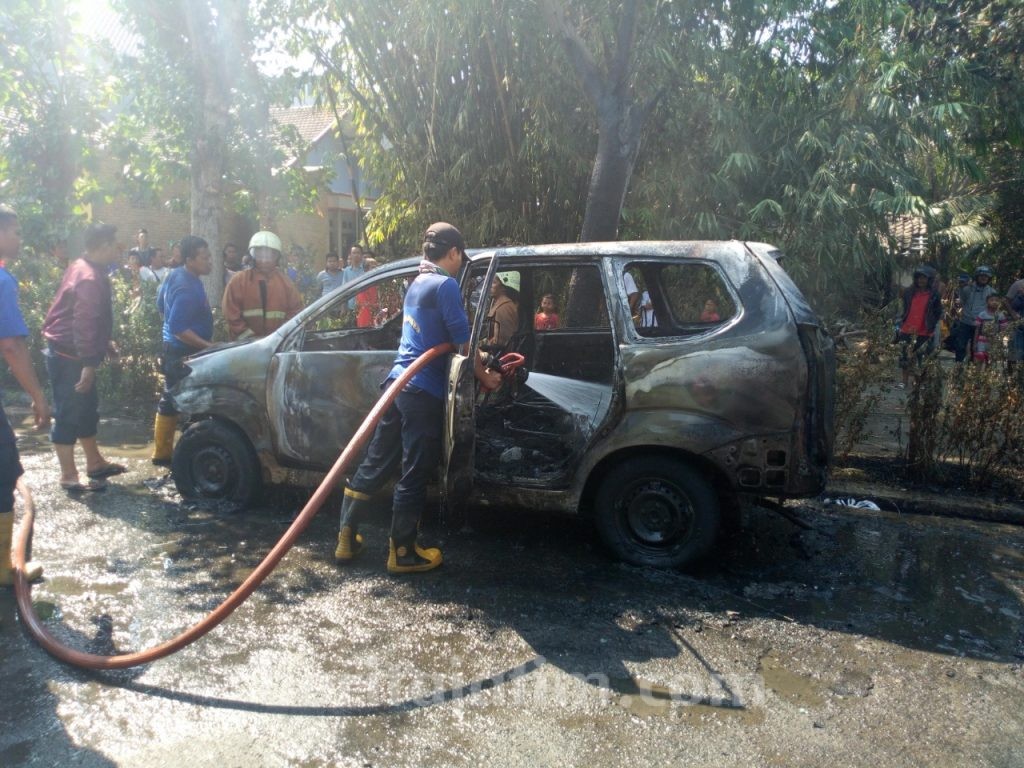 Mobil Terbakar, Dua Penumpang Gosong