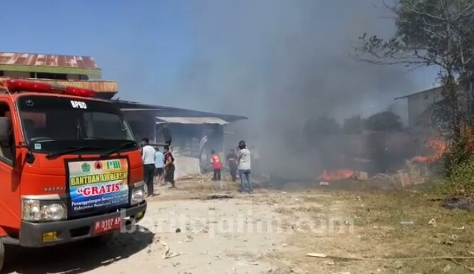 Penimbunan Barang Kedaluwarsa di Pamekasan Terbakar