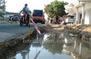 Pipa PDAM Retak akibat Proyek PU Bina Marga Jatim di Sampang