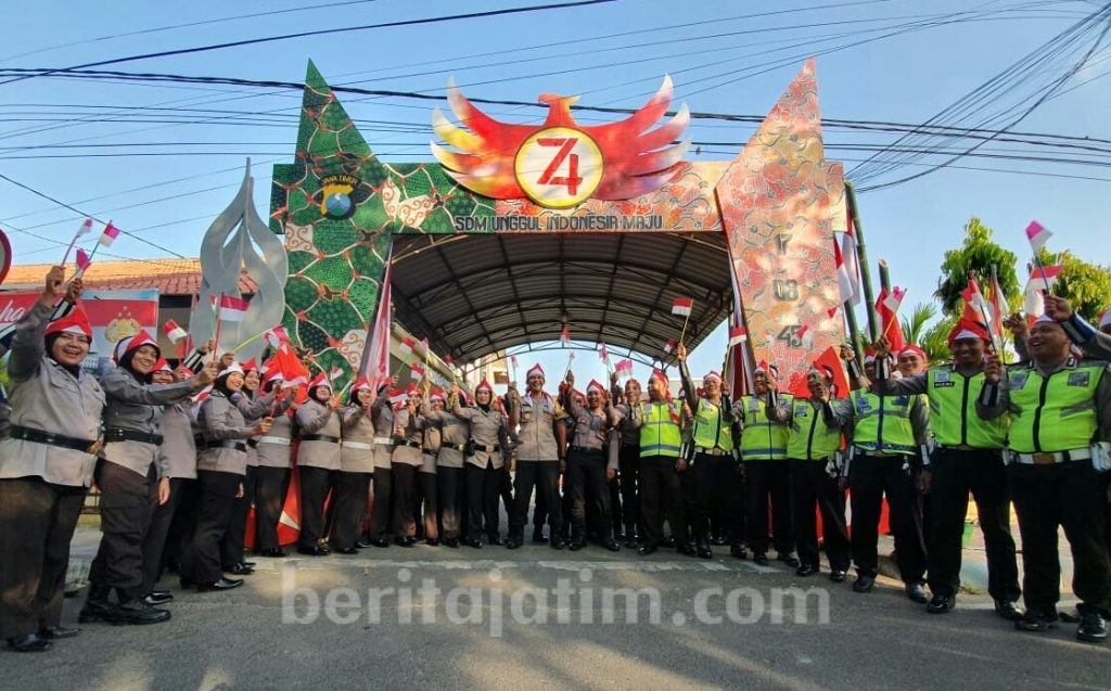 Motif Batik Sekar Jagat Khas Gapura Polres Pamekasan