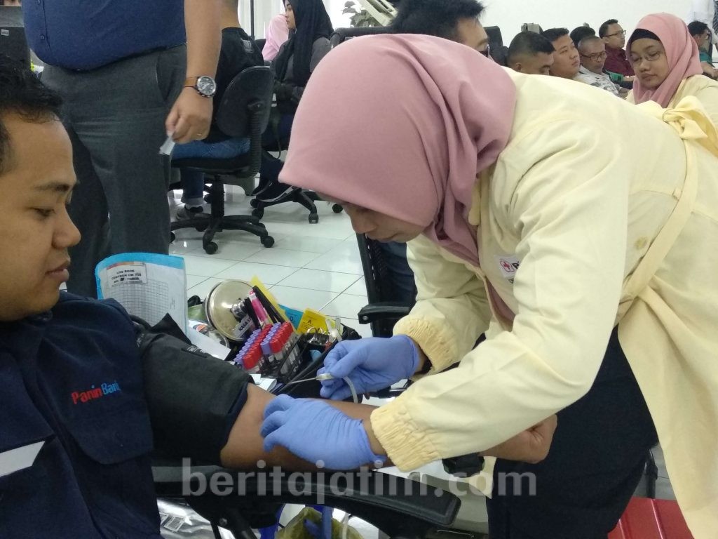 626 Pendonor Sumbangkan Darahnya di Panin Bank