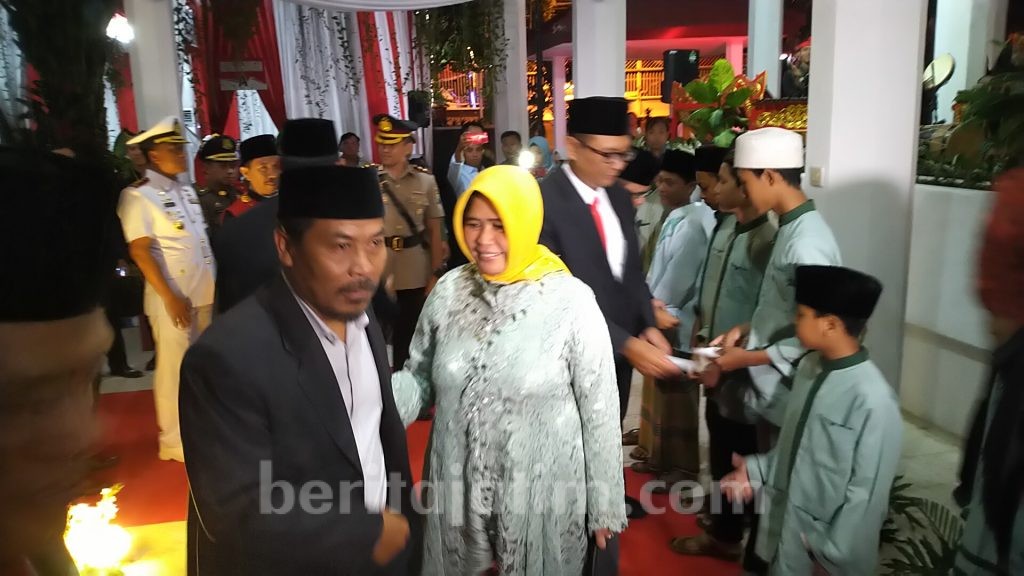 Mantan Bupati Banyuwangi Curi Perhatian Publik