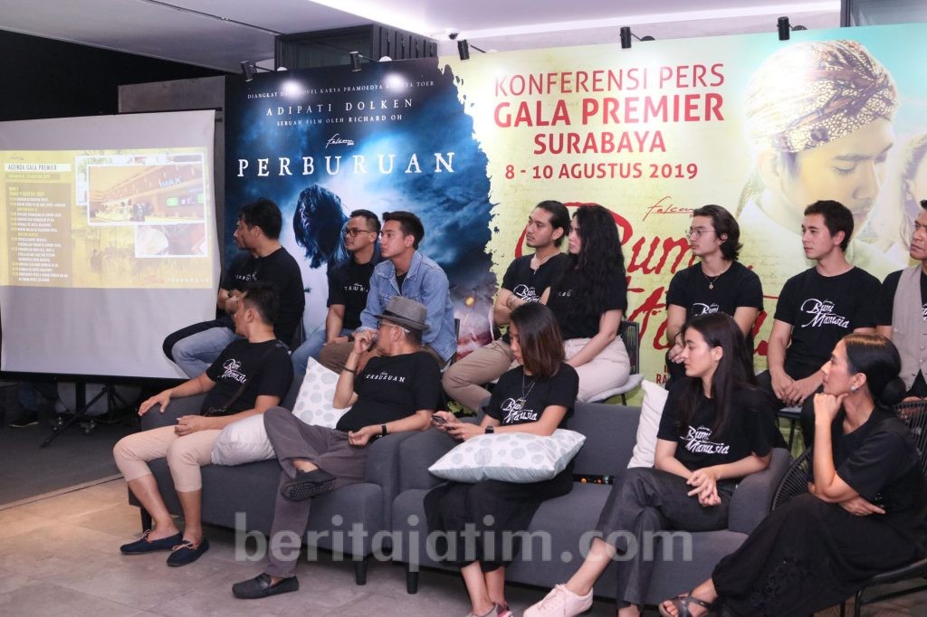 Gala Premier Film Bumi Manusia di Surabaya Dihadiri Iwan Fals dan Puluhan Artis