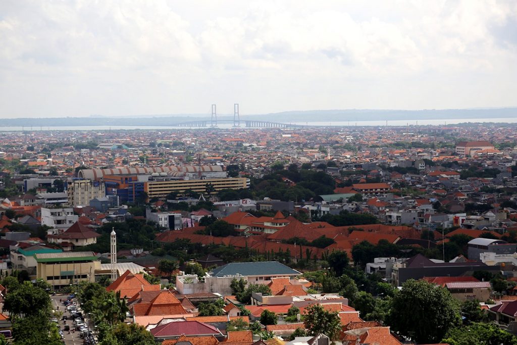 DLH Surabaya Rutin Pantau Kualitas Udara, Begini Caranya Foto tampak udara Kota Surabaya