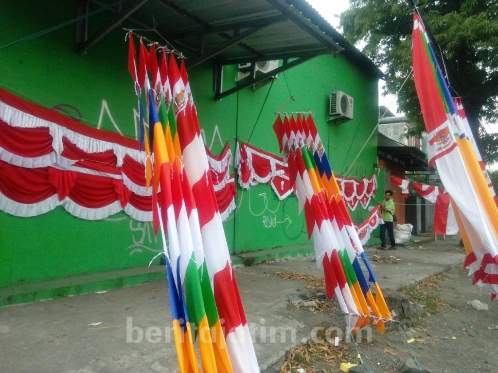 Agustusan, Puluhan Pedagang Bendera Musiman Asal Bandung Geruduk Mojokerto