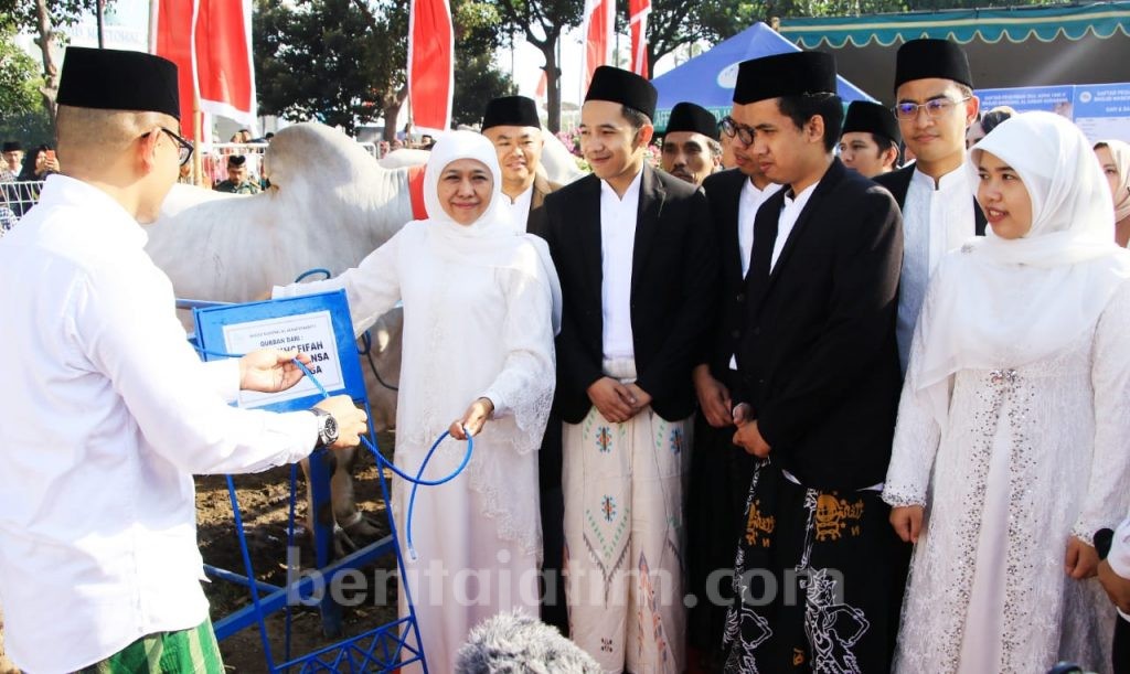 Khofifah: Idul Adha Momentum Tingkatkan Iman dan Kesalehan Sosial