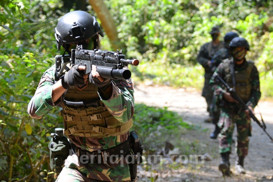 Marinir Indonesia-Amerika Kejar ‘Musuh’ di Hutan Selogiri Banyuwangi
