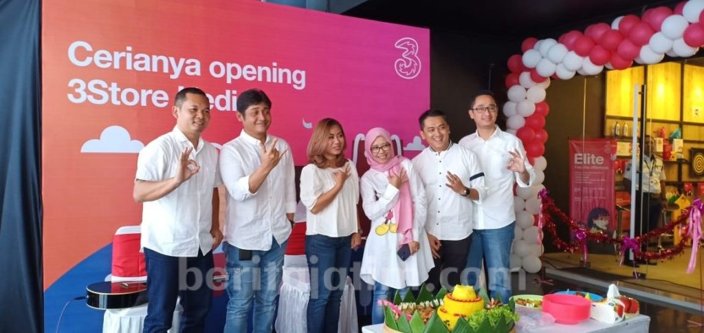 Tri Buka 3 Store di Kota Kediri dengan Konsep Milenial