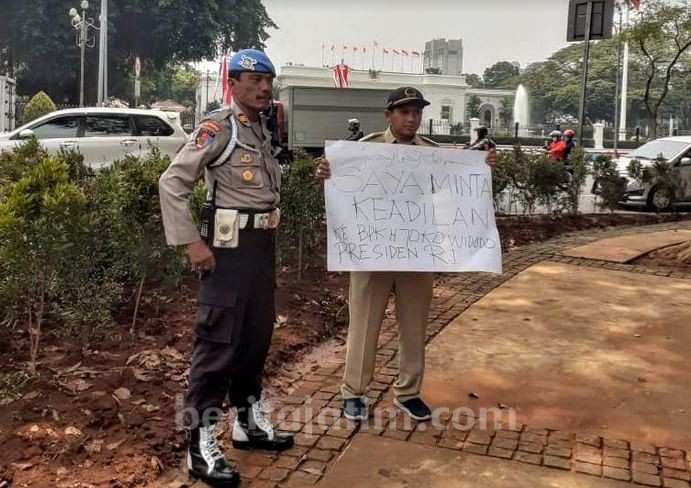 Kecewa, Wasito Bacakades Kaligondo Banyuwangi Wadul Presiden