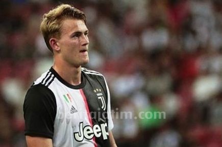 Bek Juventus Jadi Pemain Terbaik Belanda 2019