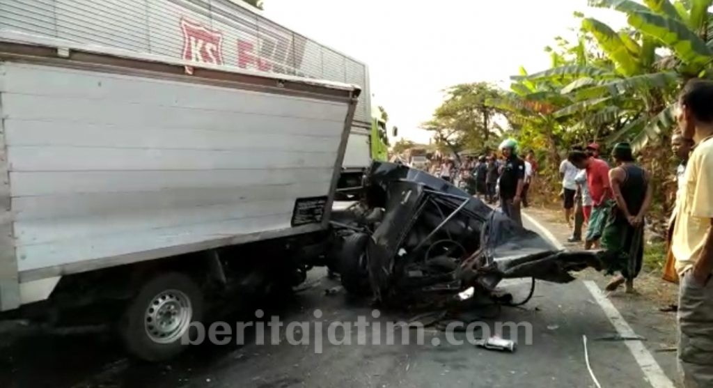 Laka Maut Mobil Box Tabrak Truk Tronton di Krembung Sidoarjo, Begini Kondisi Sopir dan Kenek