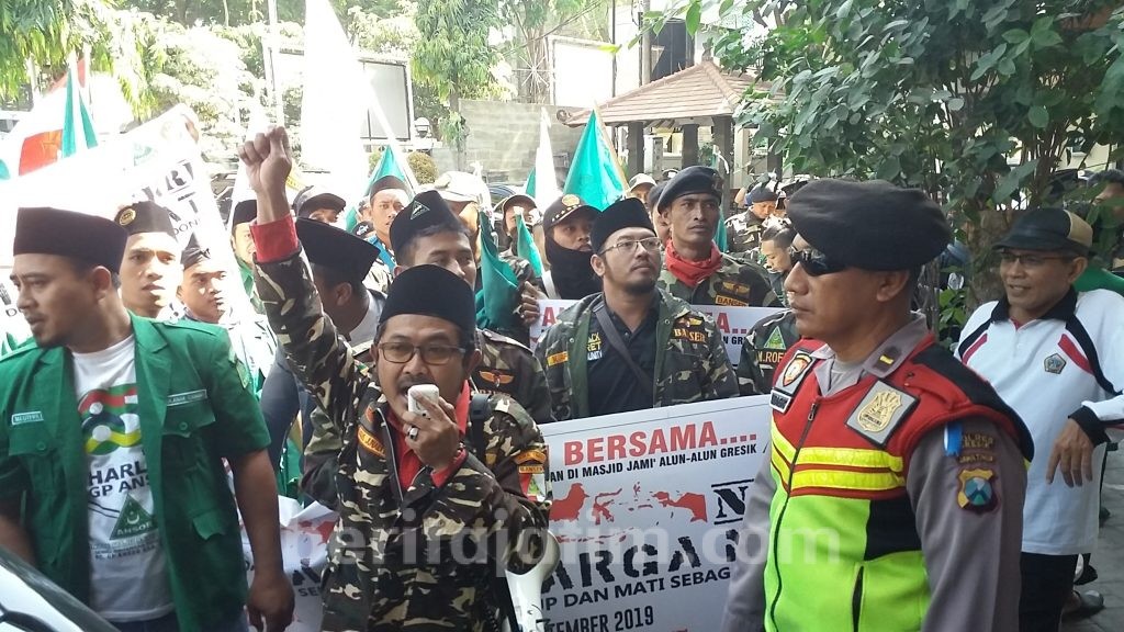 Pengibaran Bendera Khilafah, GP Ansor Turun Jalan Demo DPRD dan Polres Gresik