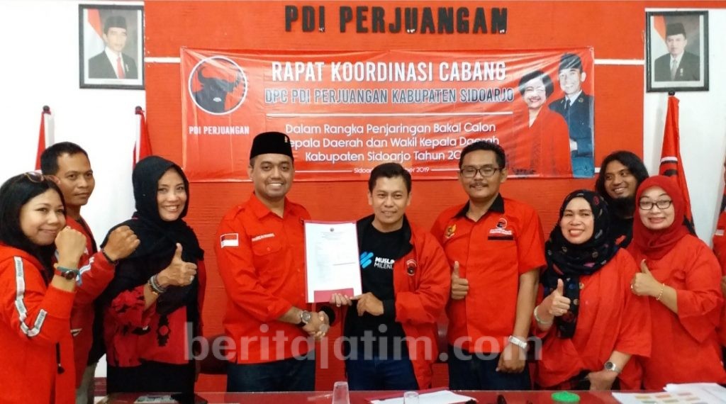 Pengusaha Muda Ini Kembalikan Formulir Pendaftaran Bacawabup di PDIP Sidoarjo