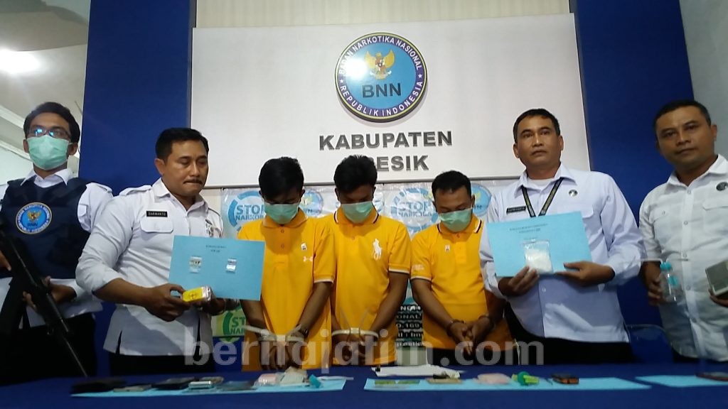 BNNK Gresik Bongkar Jaringan Pengedar Antar Pulau, Sabu 104,3 Gram Siap Edar Disita