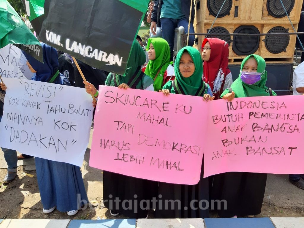 Demo HMI dan IMM : Cukup Cintaku Yang Kandas, KPK Jangan Ikut Kandas
