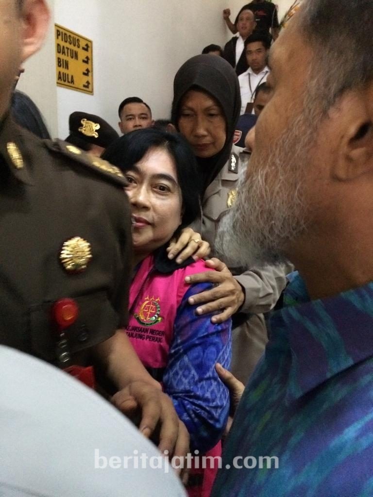Ratih Retnowati dan Dini Mantan Anggota DPRD Surabaya Dijebloskan ke Tahanan
