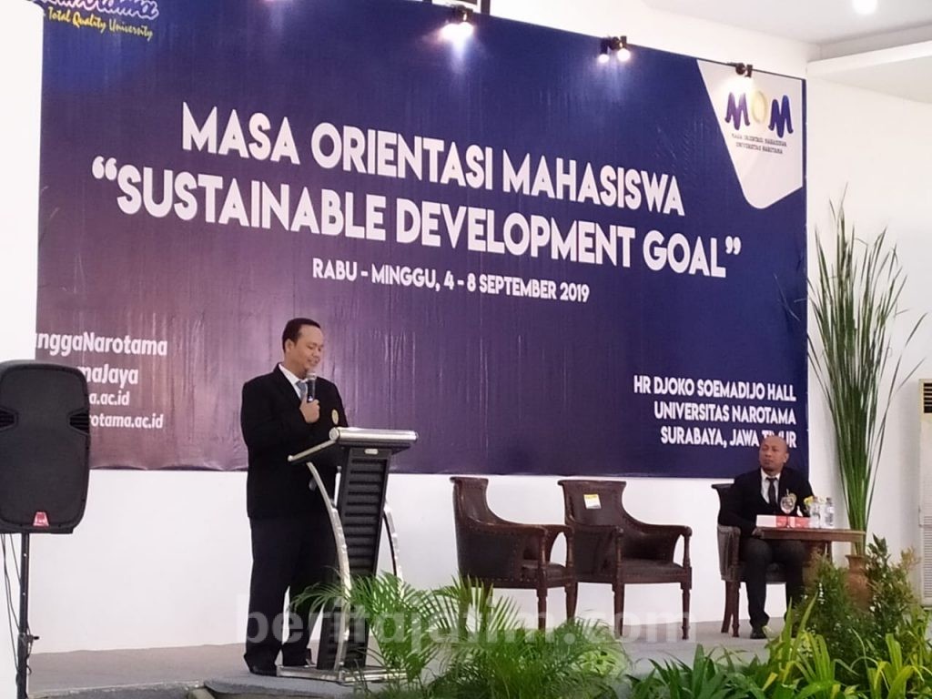 Rektor UNNAR Berpantun di Depan Mahasiswa Baru