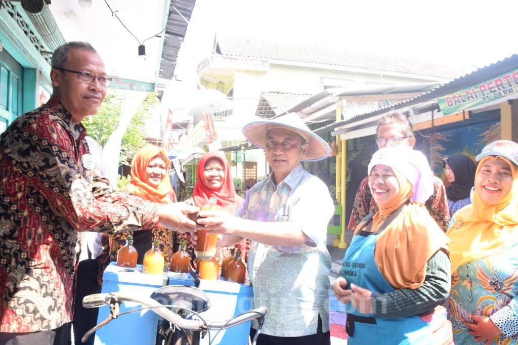 Tim Verifikasi dari Kemenkes Terpesona Kampung Jamu Kota Kediri