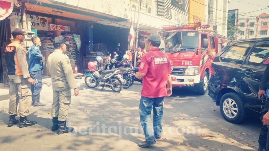Travo Listrik PLN Terbakar, Ruko Nyaris Terbakar di Surabaya
