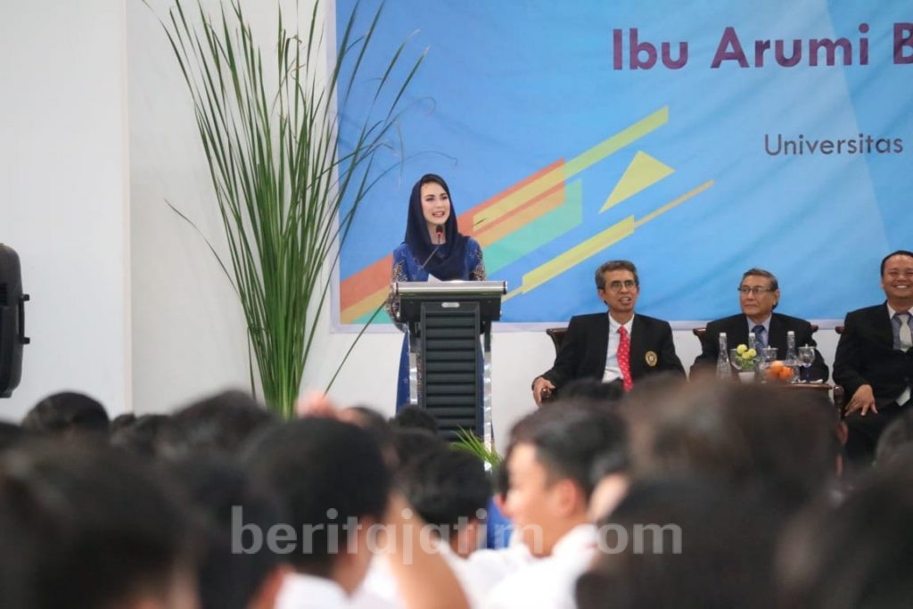 Pesan Arumi Bachsin pada Mahasiswa UNNAR: Jangan Berhenti Bermimpi