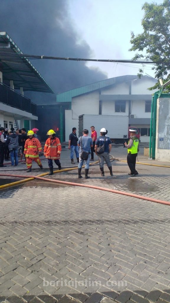 Penyebab Kebakaran Hebat di Surabaya Diduga Korsleting Listrik