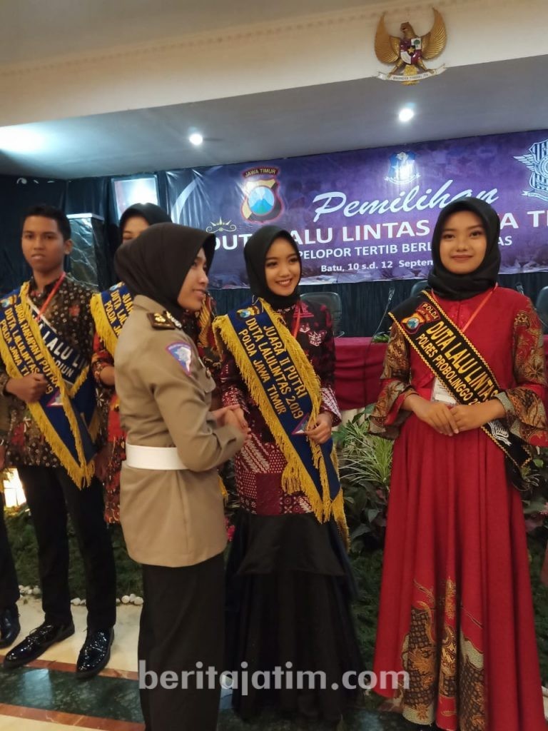 Mahasiswi Asal Gresik Sabet Duta Lalu Lintas Putri Jatim