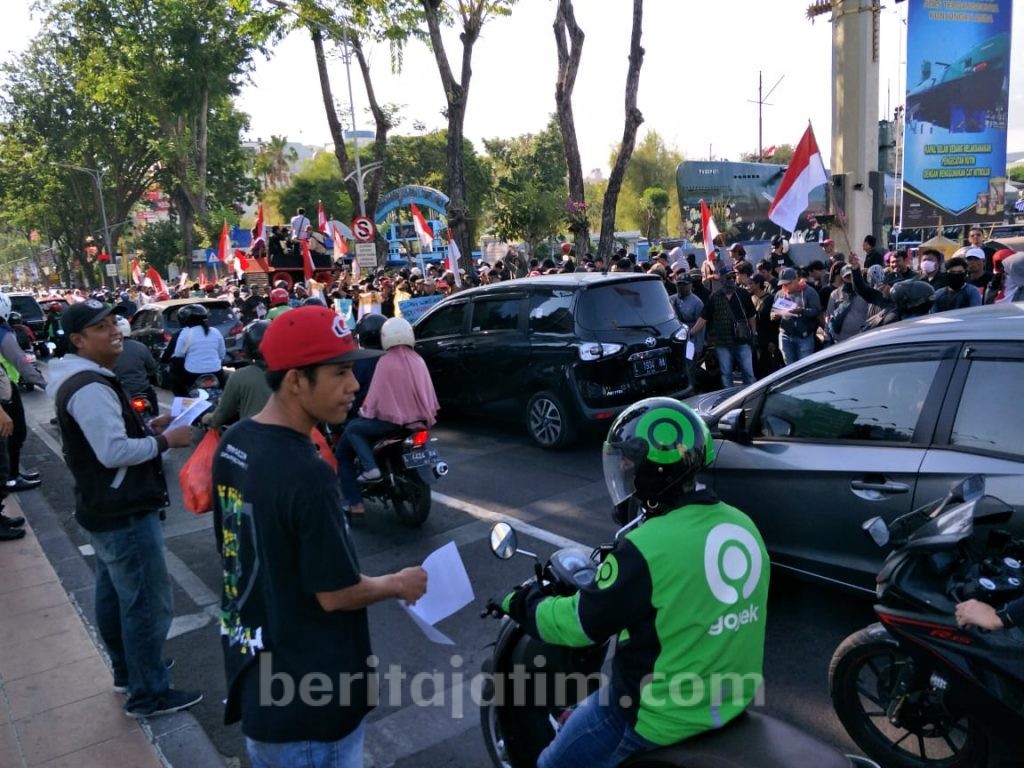 Dari Surabaya, Ratusan Massa Musisi Jalanan Dukung Revisi UU KPK