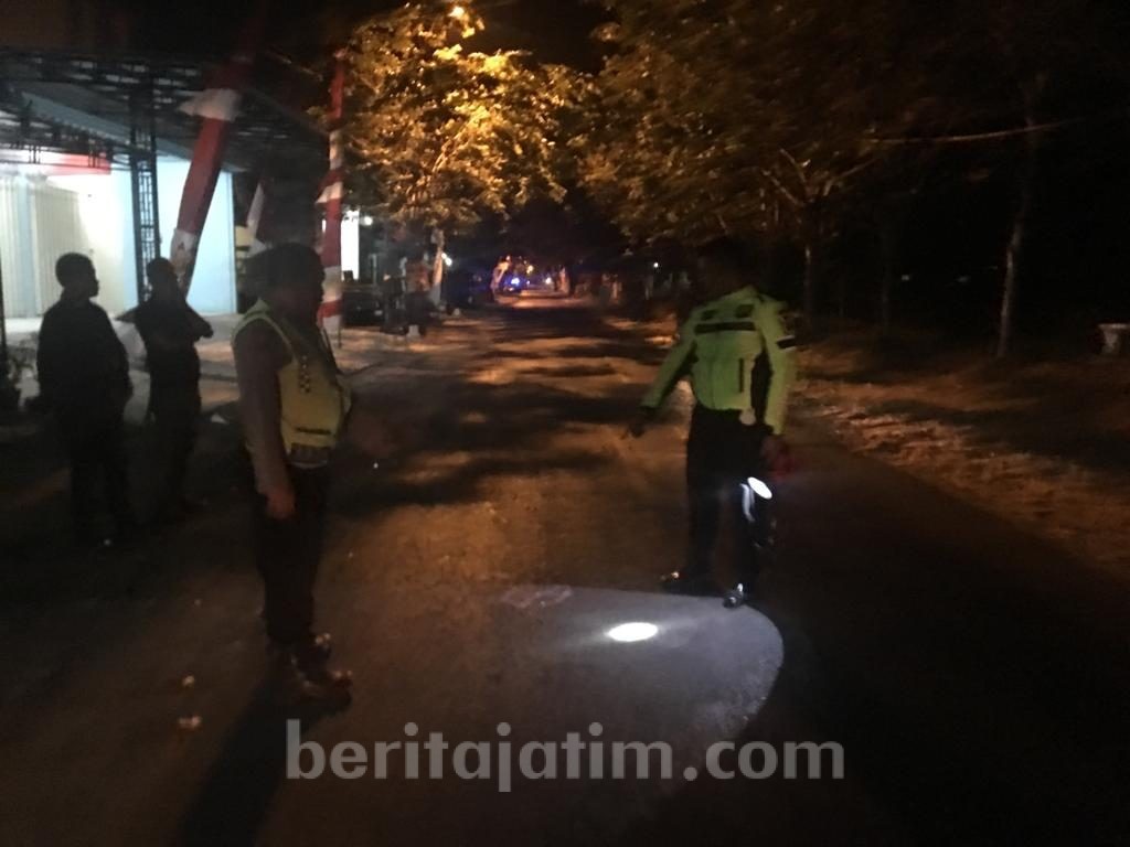 Hilang Kendali, Pengendara Motor Ditabrak Truk
