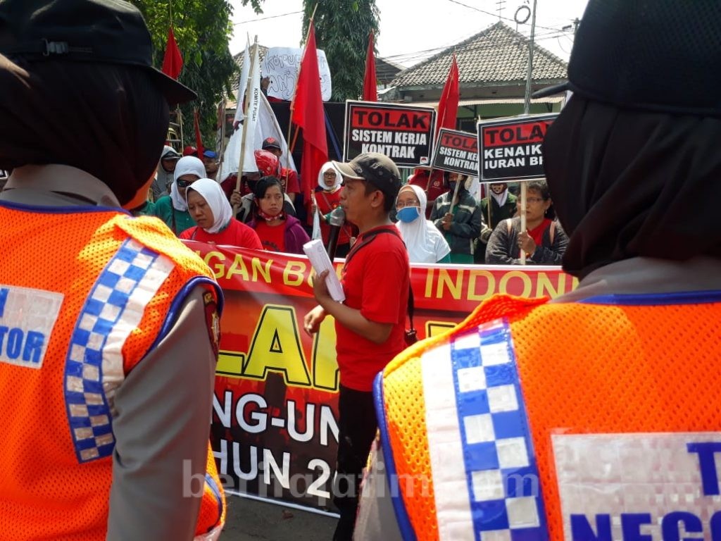 Ratusan Buruh Turun Jalan, Tolak Revisi UU Ketenagakerjaan