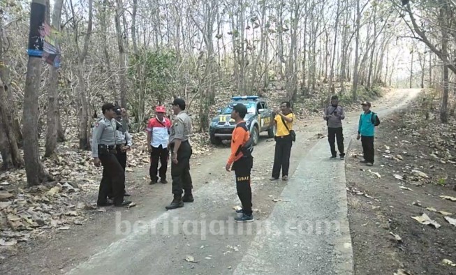 Cegah Karhutla, Polsek Gedangan Malang Rela Keluar Masuk Hutan
