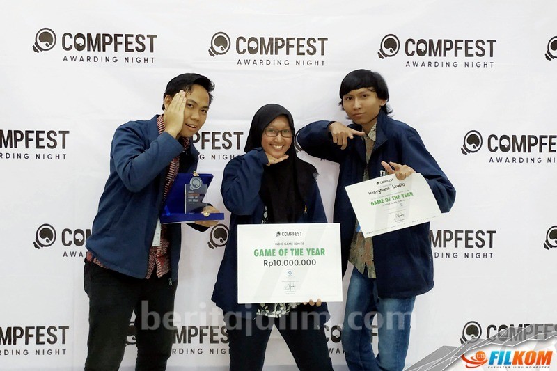 Tim Heavynano UB, Terima Penghargaan Game of The Year di COMPFEST 11