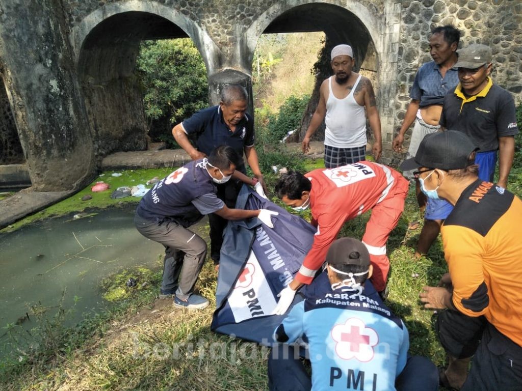 Pengendara Motor di Malang Meninggal Masuk Sungai