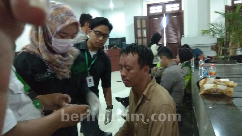 Demo di Kota Malang Ricuh, 2 Polisi dan 1 Wartawan Terluka