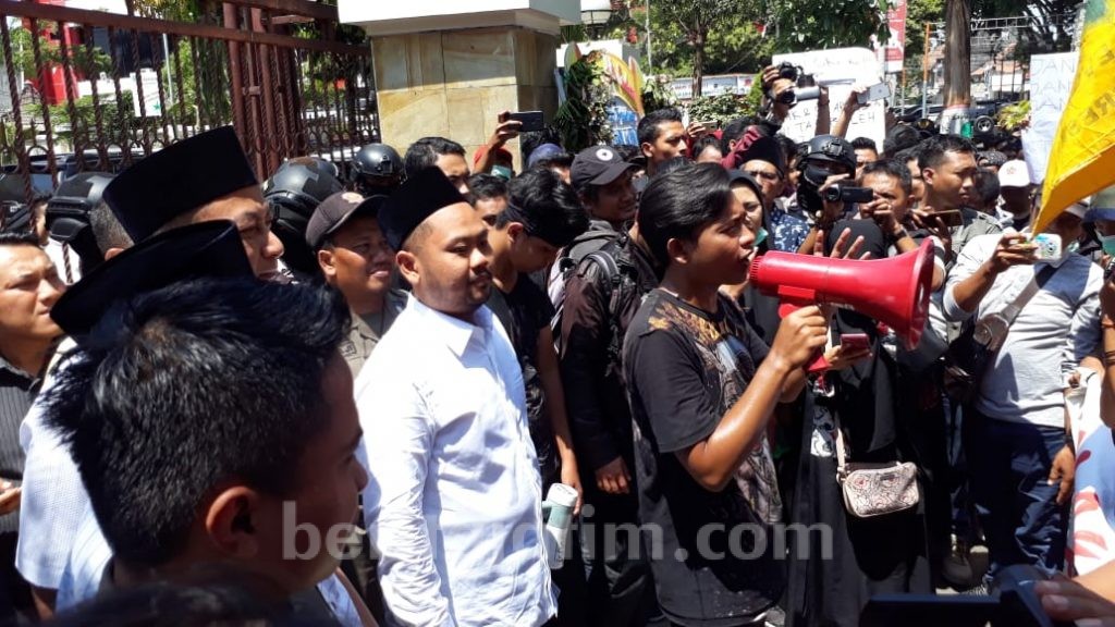 Ratusan Mahasiswa Gresik Turun Jalan Tolak RUU Pertanahan