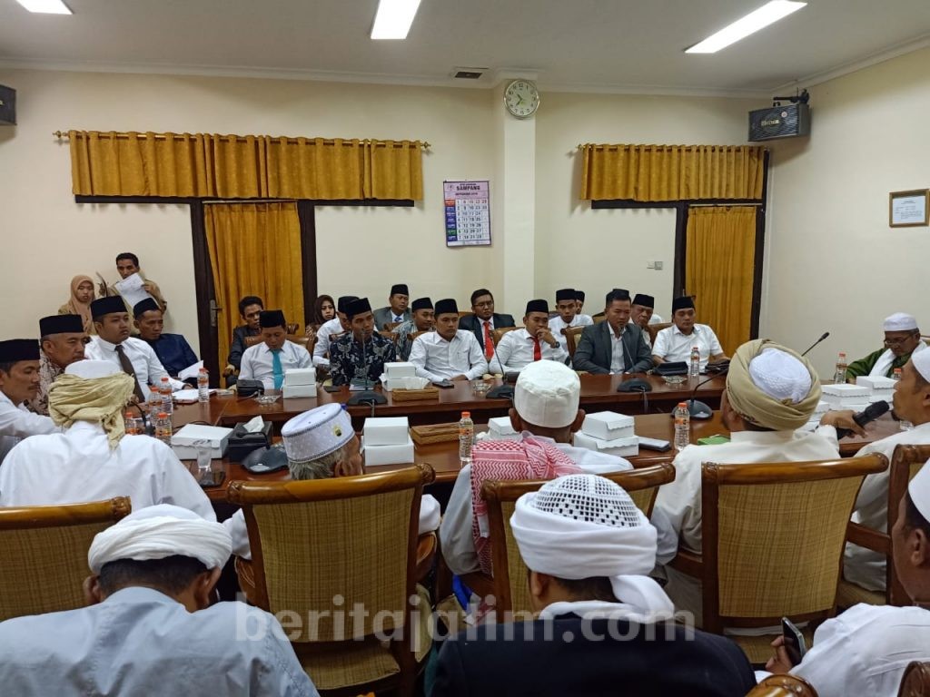 Kemaksiatan Mulai Marak, Belasan Ulama Datangi DPRD Sampang