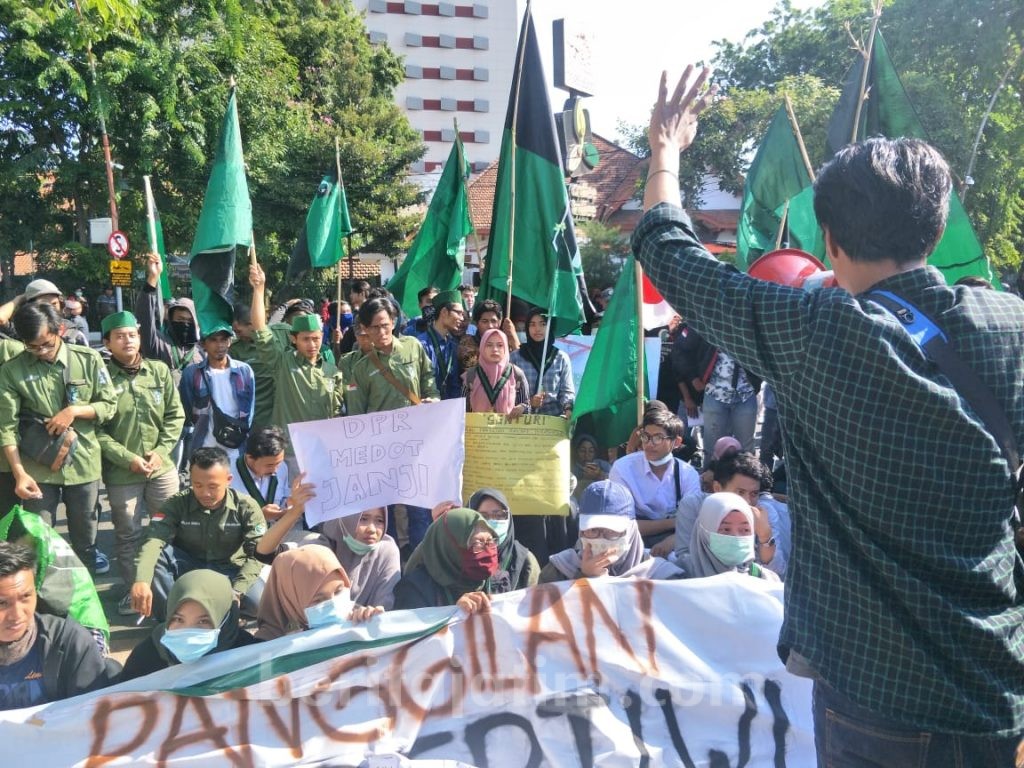 Geruduk Grahadi, HMI Surabaya: KPK Jangan Bermain Politik!