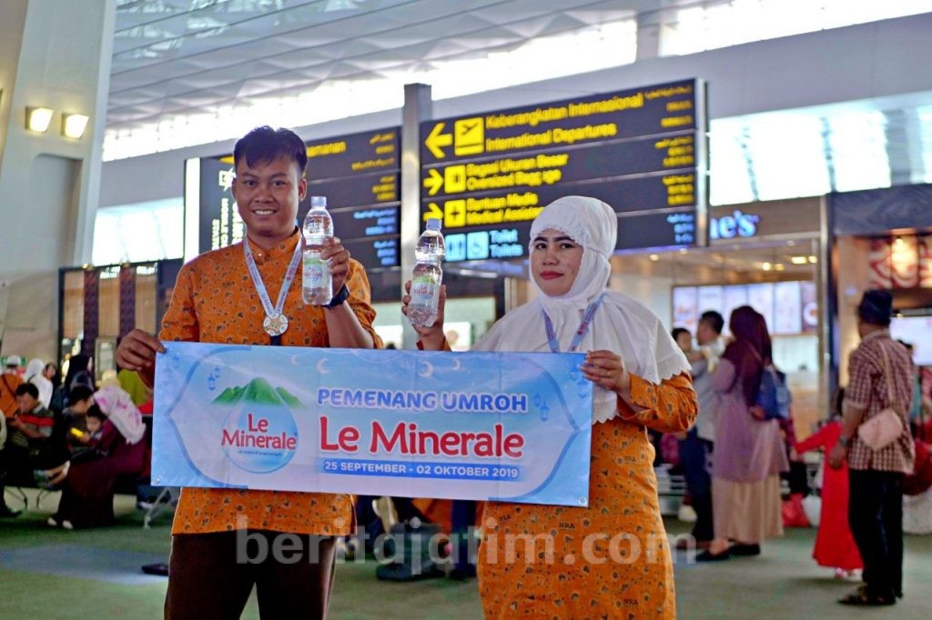 Le Minerale Berangkatkan Pedagang Umroh