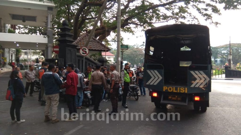 Polisi Razia Pelajar yang Ikut Demo di Malang