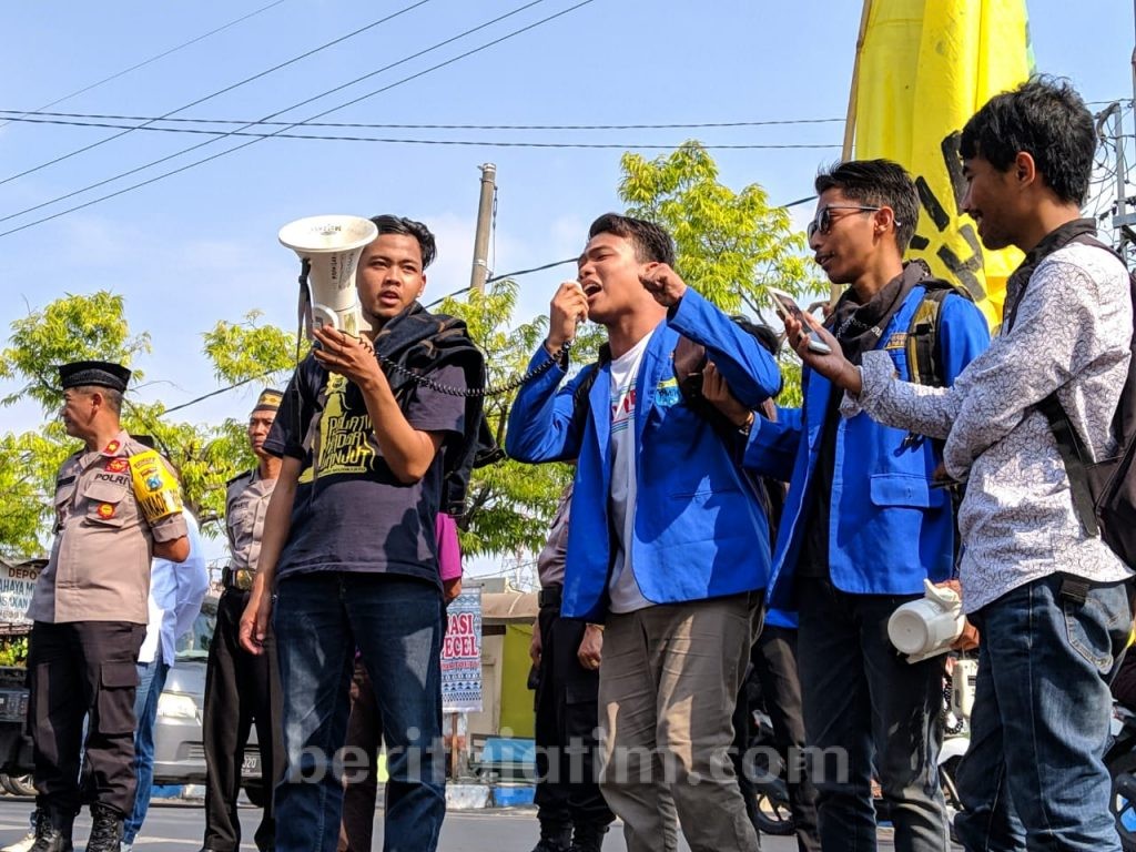 PMII Mojokerto Demo di Kantor Polisi